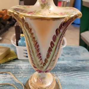 Vintage AWMP Co hand painted lamp. Working condition beautiful